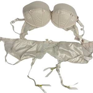 Secret Possessions Bra and Garter Set 34D